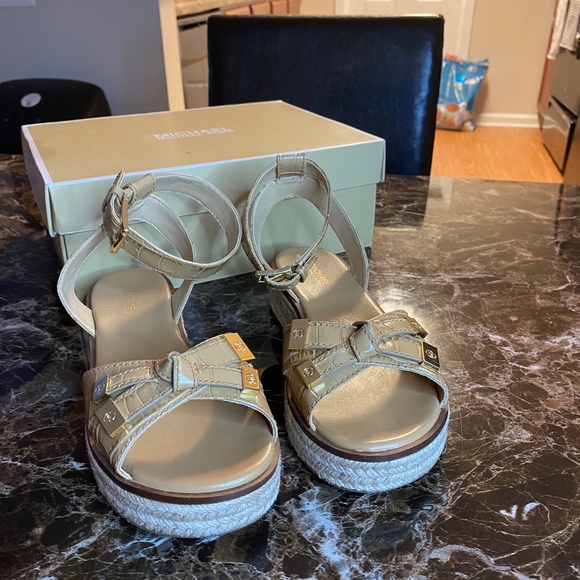 Michael Kors sandals 6.5 - Picture 4 of 4